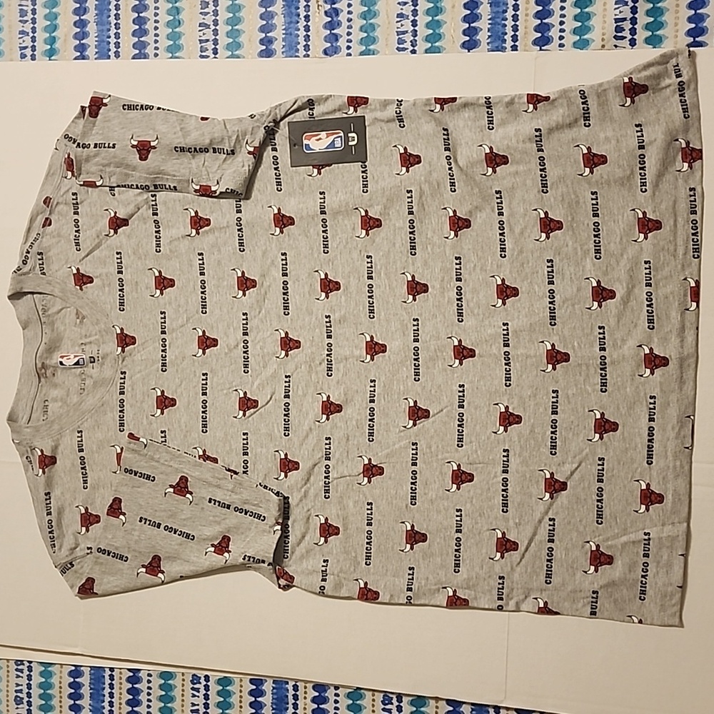 NBA Official Chicago Bulls T-shirt men's size XL